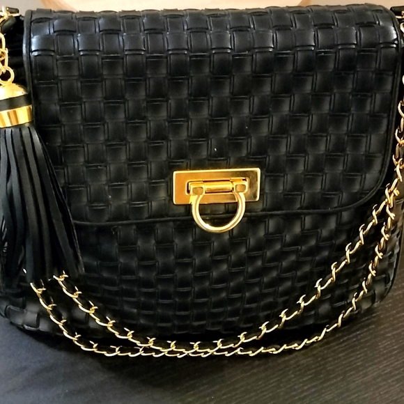 Black woven purse with gold chain - Picture 1 of 4